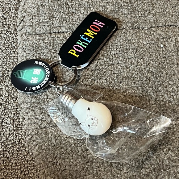 Pokémon Pikachu Lightbulb Keychain Glow in the Dark Japan Exclusive Official ⚡️ - Picture 1 of 6